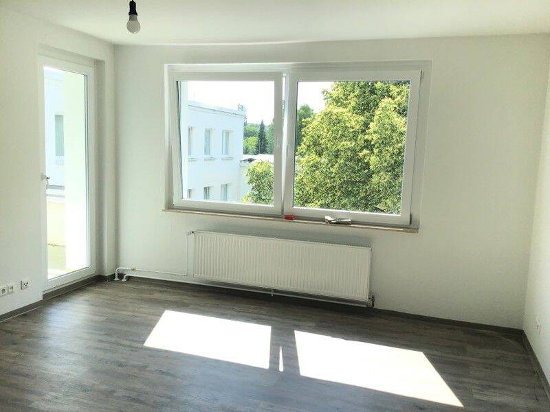 Lichtdurchflutete 2-Zimmer Wohnung mit Balkon in Baumheide, 33609 Bielefeld (Baumheide Innenstadt Schildesche)