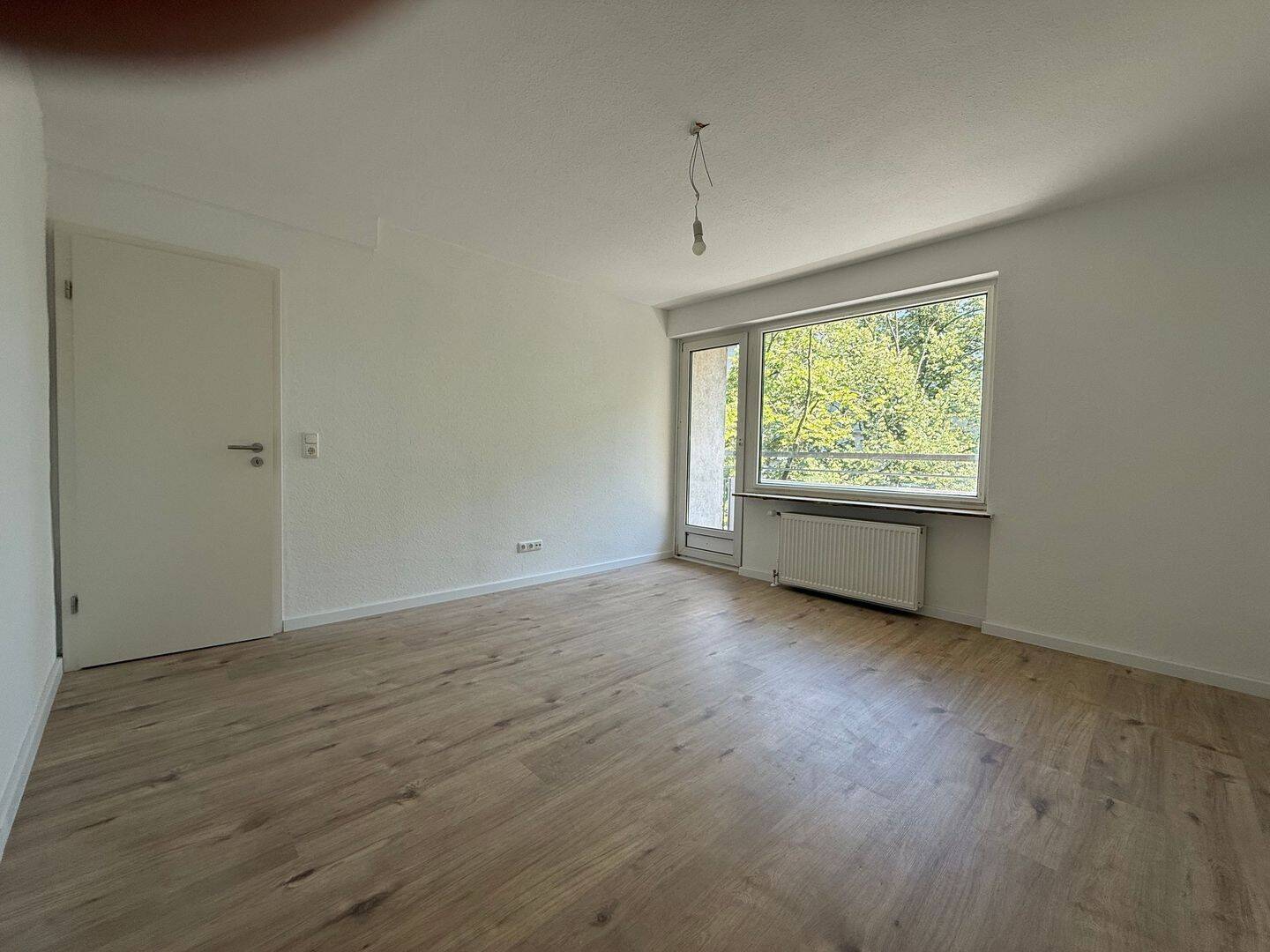 Helles 2-Zimmer-Apartment mit Balkon in Frankfurt am Main, 65929 Frankfurt am Main (Höchst Schwanheim Unterliederbach)