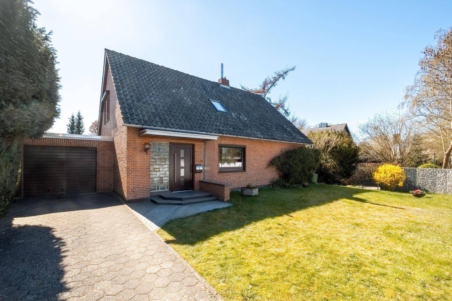 PROVISIONSFREI-Einfamilienhaus in ruhiger Lage am Elbe-Lübeck-Kanal, 23558 Lübeck (Buntekuh Sankt Lorenz Nord Sankt Lorenz Süd)