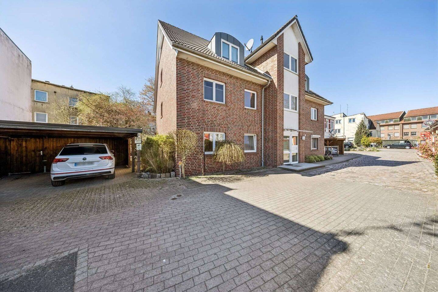 Attraktive 2-Zimmer-Erdgeschosswohnung mit Terrasse, Garten und Carport im Herzen von Elmshorn, 25335 Elmshorn