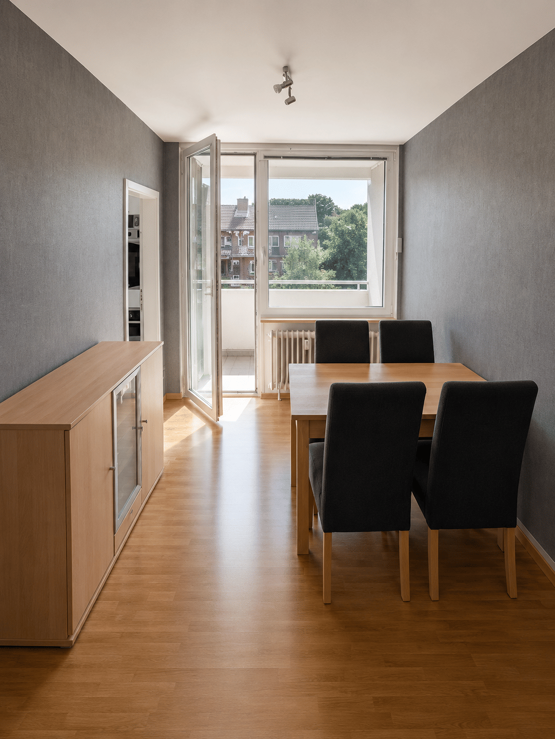 Küstennahe 4-Zimmer-Wohnung mit 2 Balkonen & viel Platz für Familie oder Homeoffice, 26524 Hage