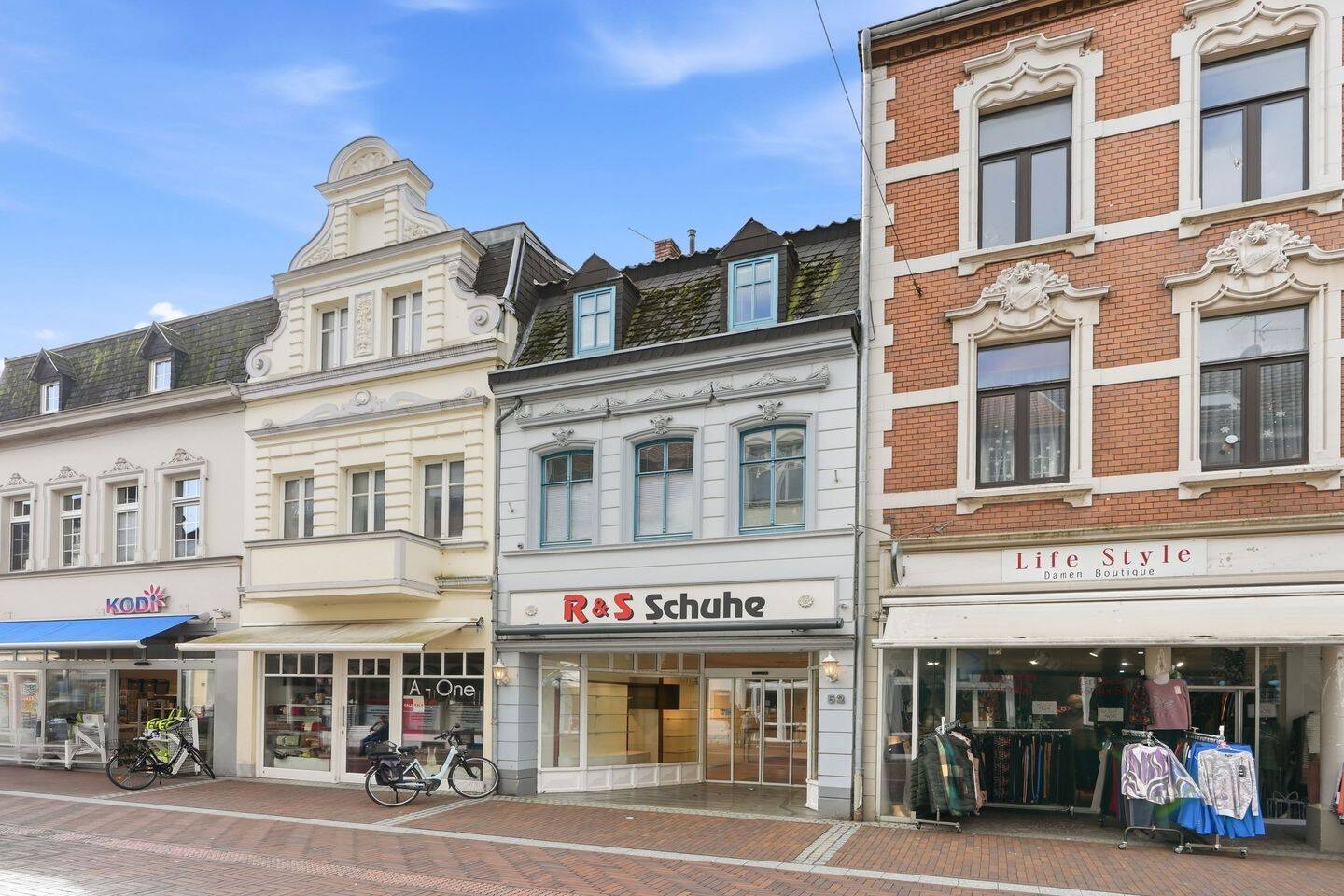 Repräsentatives Wohn- & Geschäftshaus mit Ladenlokal und vermieteter 4-Zimmer-Maisonette – Innenstadt Kevelaer, 47623 Kevelaer