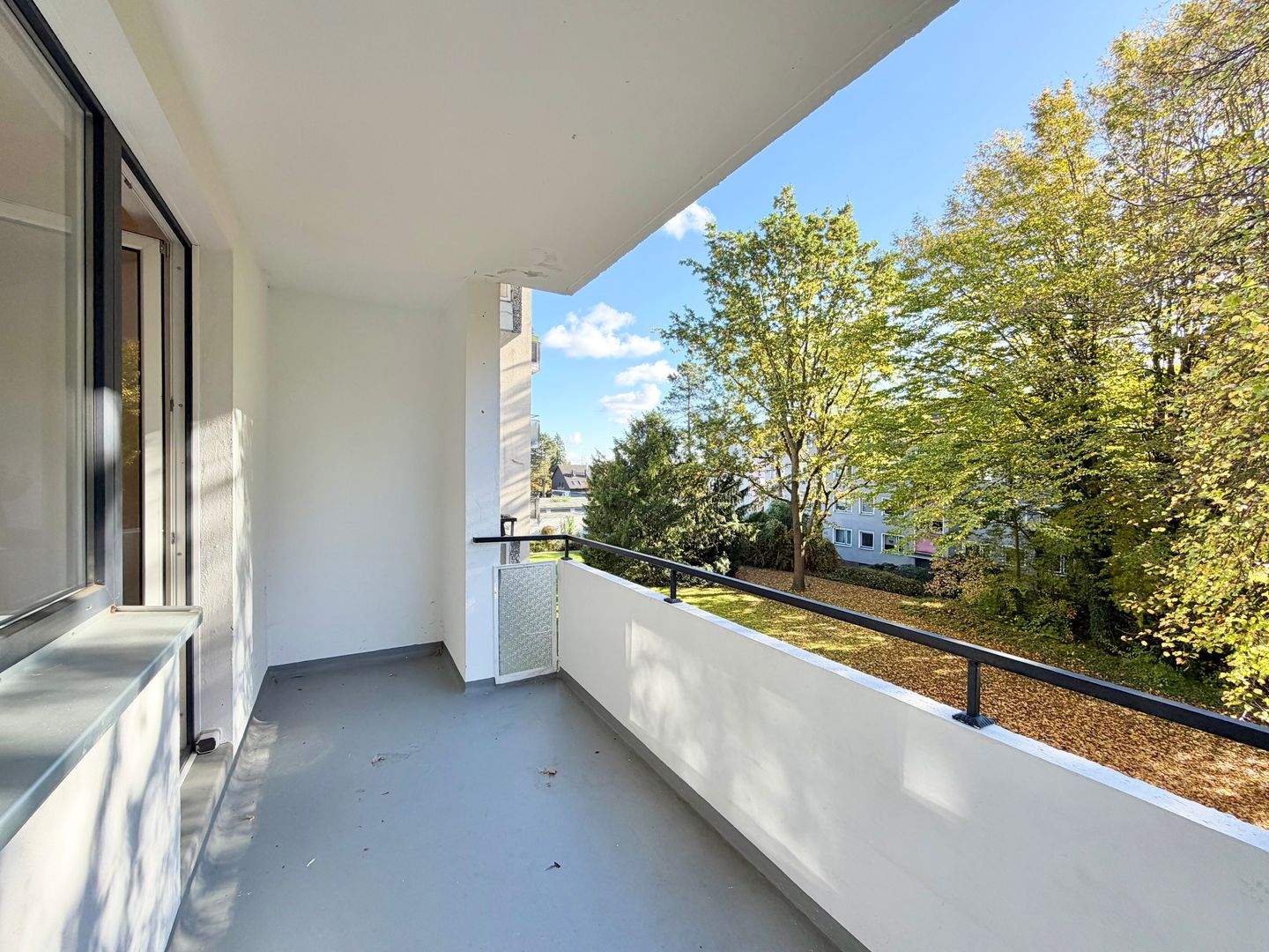 Helle + großzügige 2-Zimmer-Wohnung mit sonnigem Balkon in ruhiger & zentrumsnaher Lage, 30455 Hannover
