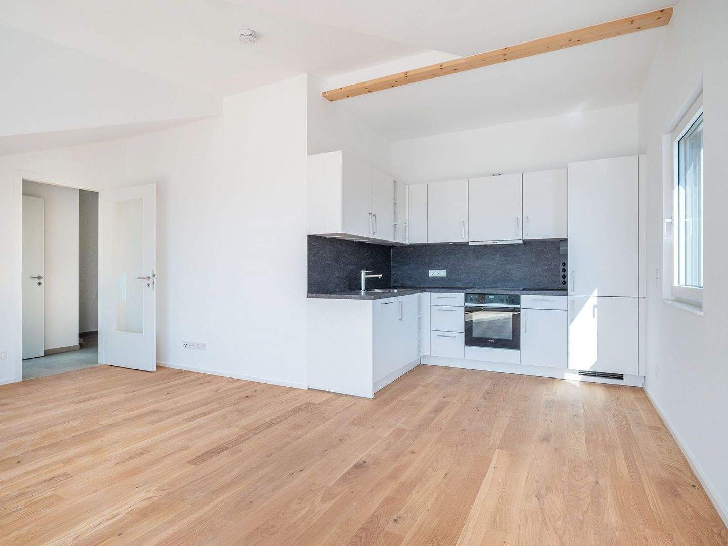 MAIER – Neubau bezugsfertig: 2-Zi-DG-Balkon-WHG mit EBK, TG und Aufzug – WE 9, 85599 Vaterstetten