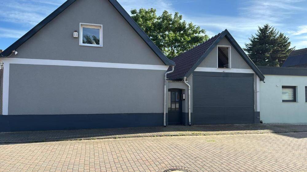 Ausgezeichnetes EFH mit liebevoll gestaltenen Außenbereichen & Nebengelass, 39435 Borne