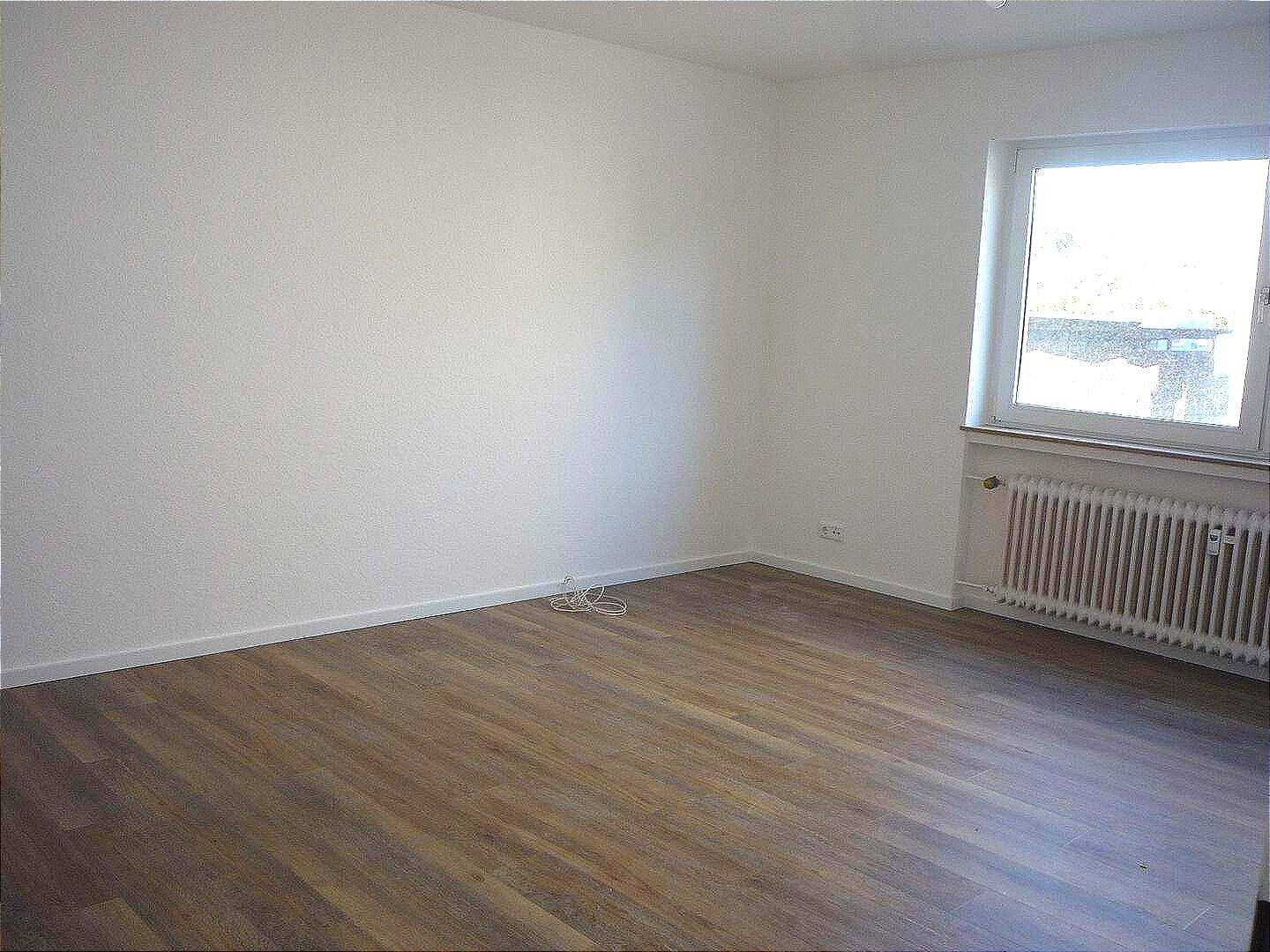 Möbel aufstellen und einziehen! Renovierte, großzügige 2 Zimmer Wohnung im Erdgeschoss,. Zentraler Lage!!, 51379 Leverkusen (Opladen)