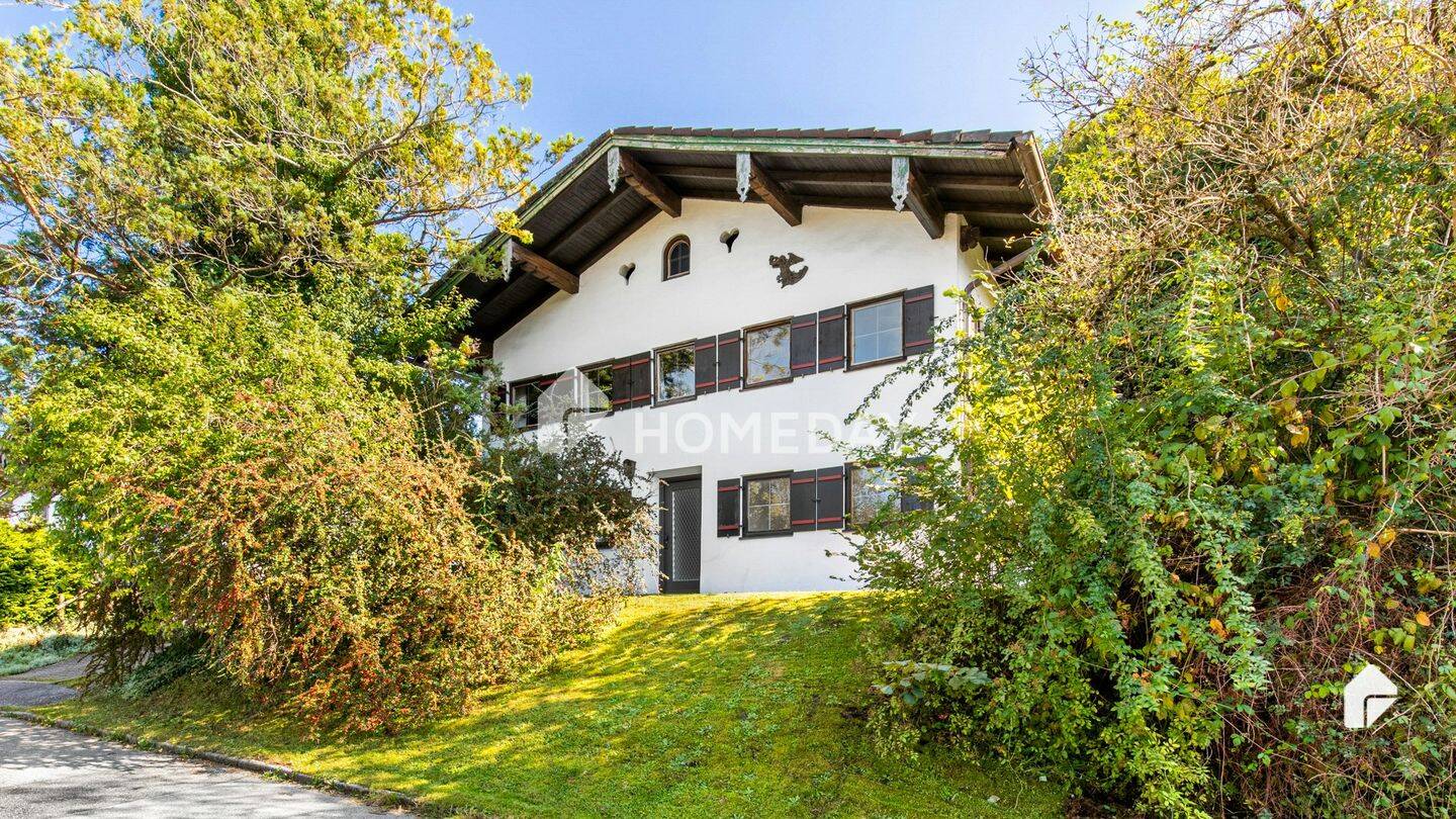 Stilvolles Landhaus als Zweifamilienhaus mit großzügigem Grundstück in Neubeuern, 83115 Neubeuern