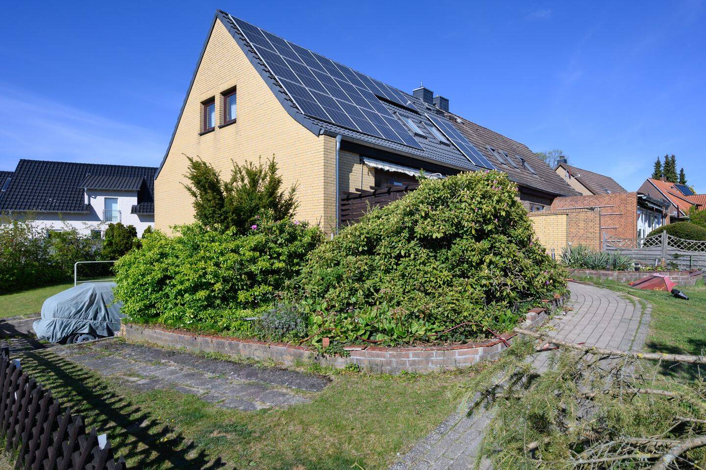 Burgdorf-Weststadt: Vielseitiges Einfamilienhaus mit Einliegerwohnung, Solaranlage, Vollkeller & Garage, 31303 Burgdorf
