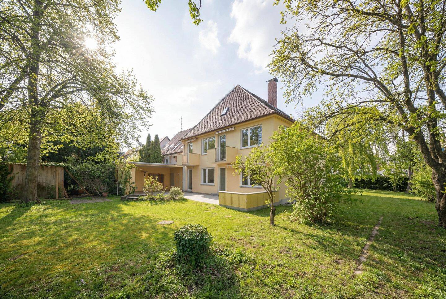 Freistehendes Einfamilienhaus mit Ausbaupotenzial in Aubing, 81243 München (Aubing-Lochhausen-Langwied Pasing-Obermenzing)