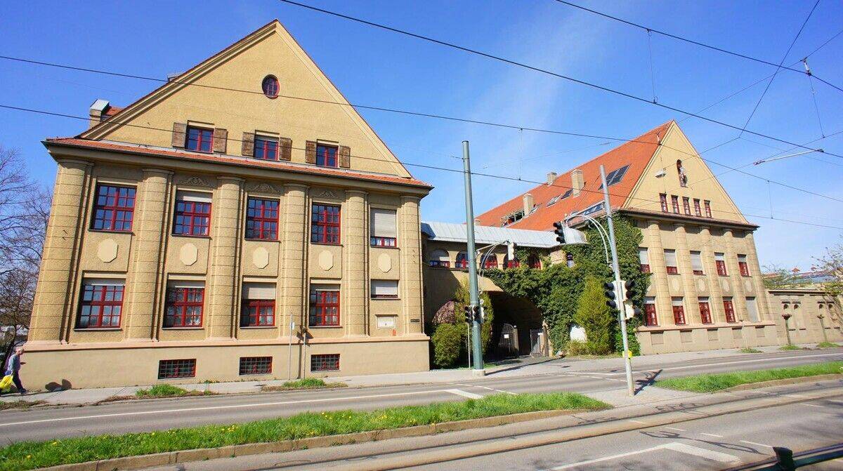Dachgeschosswohnung mit Ausbaureserve in denkmalgeschützter Wohnanlage in Augsburg, 86156 Augsburg (Bärenkeller Kriegshaber Oberhausen Pfersee)