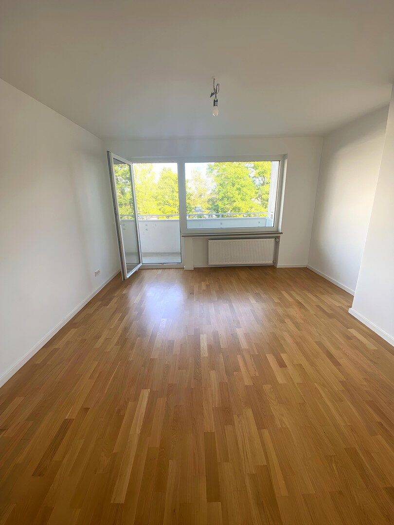 Modern sanierte 3-Zimmer-Wohnung mit Balkon und Einbauküche in München-Laim, 80686 München (Laim Sendling-Westpark)