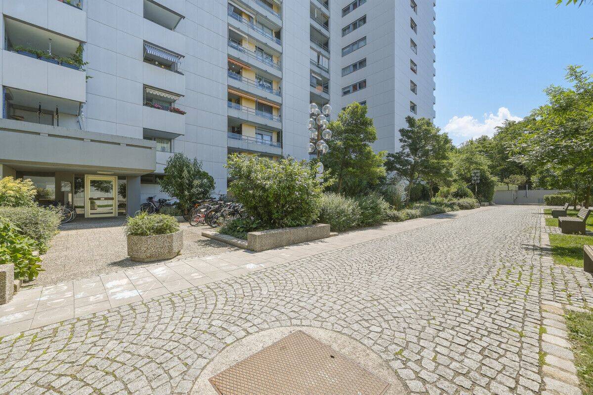 2-Zimmer Wohnung mit Hallenbad und Gemeinschaftsdachterrasse, 81243 München (Aubing-Lochhausen-Langwied Pasing-Obermenzing)