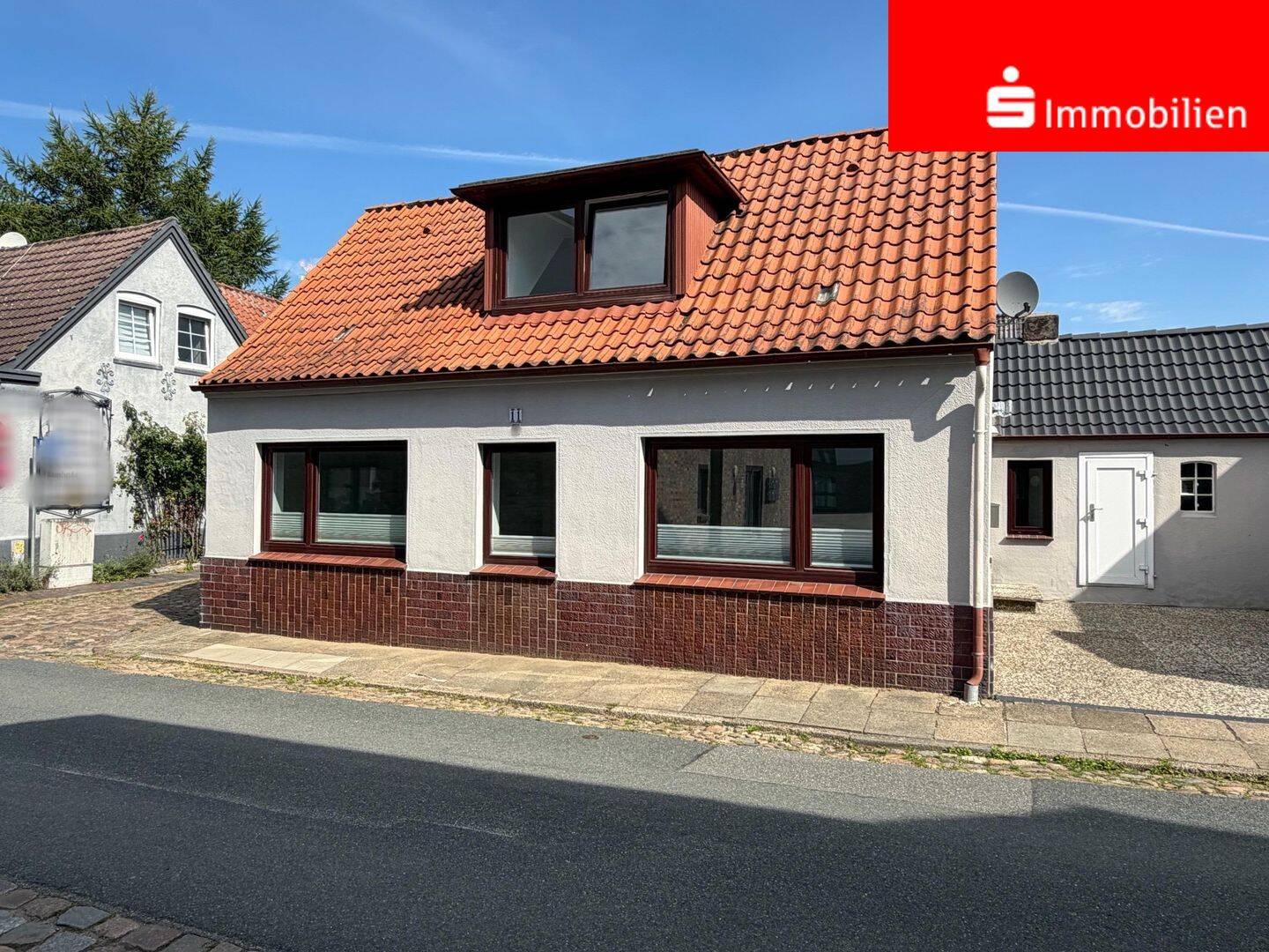 Umfangreich saniertes Stadthaus zentral in Heide, 25746 Heide