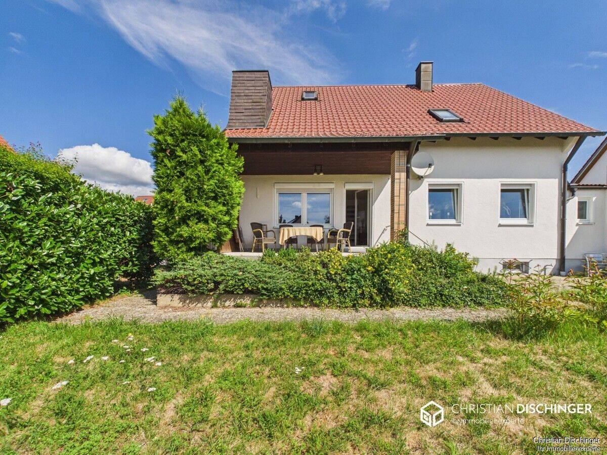 Charmantes Familienhaus mit großem Südgarten – sofort bezugsfrei!, 93138 Lappersdorf