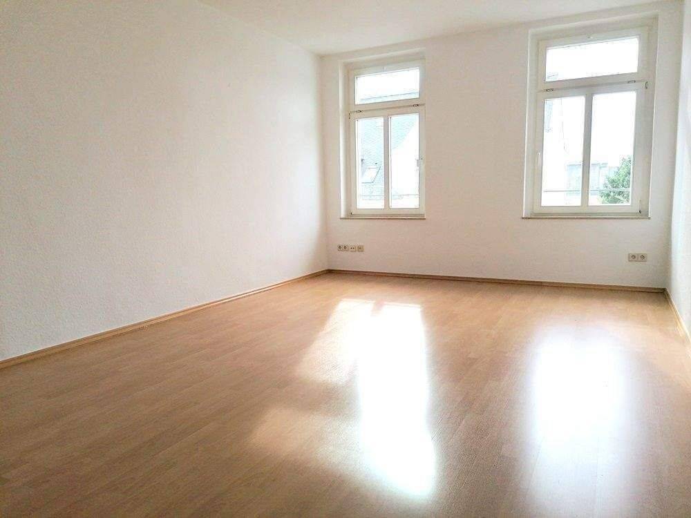 !! Dachgeschosswohnung mit Fußbodenheizung, Balkon, PKW-Stellplatz in ruhiger Nebenstraße !! – Chemnitz – Bild 1 von 1