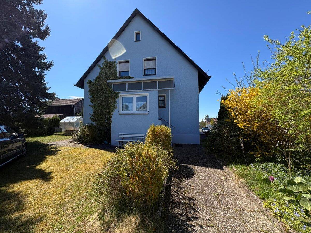 Gepflegtes Zweifamilienhaus in Schwarzenbach – viel Potenzial zur freien Gestaltung!, 92720 Schwarzenbach