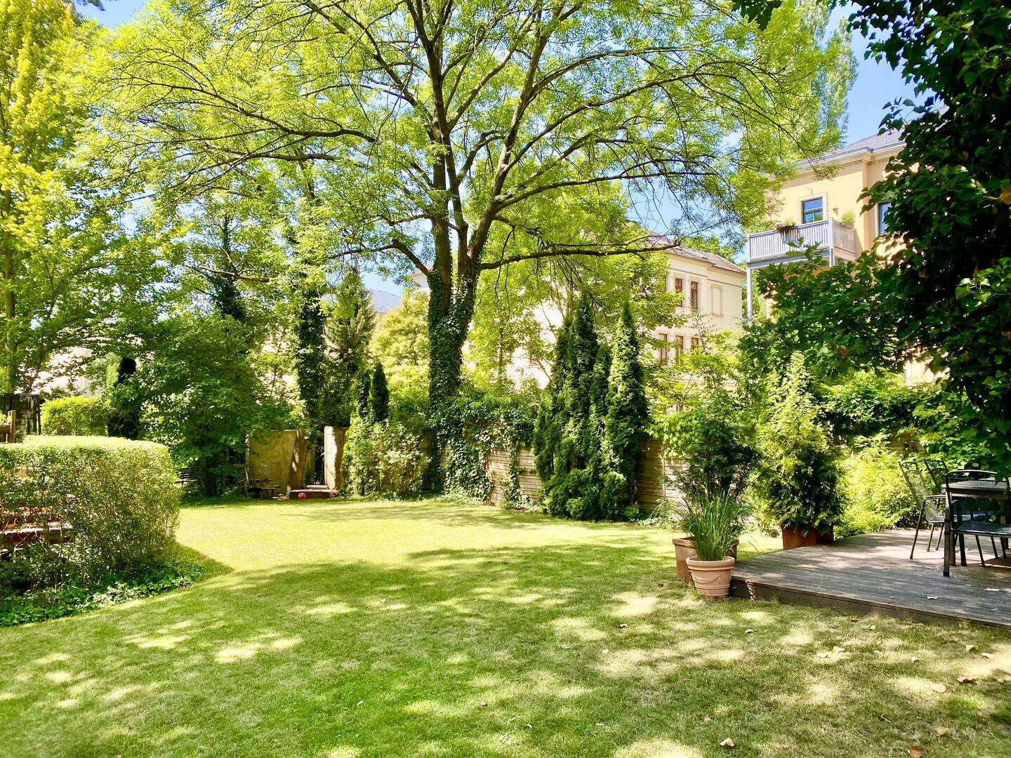 * Helle und sehr schöne 5-Zimmer-Wohnung in denkmalgeschützter Villa *, 1277 Dresden