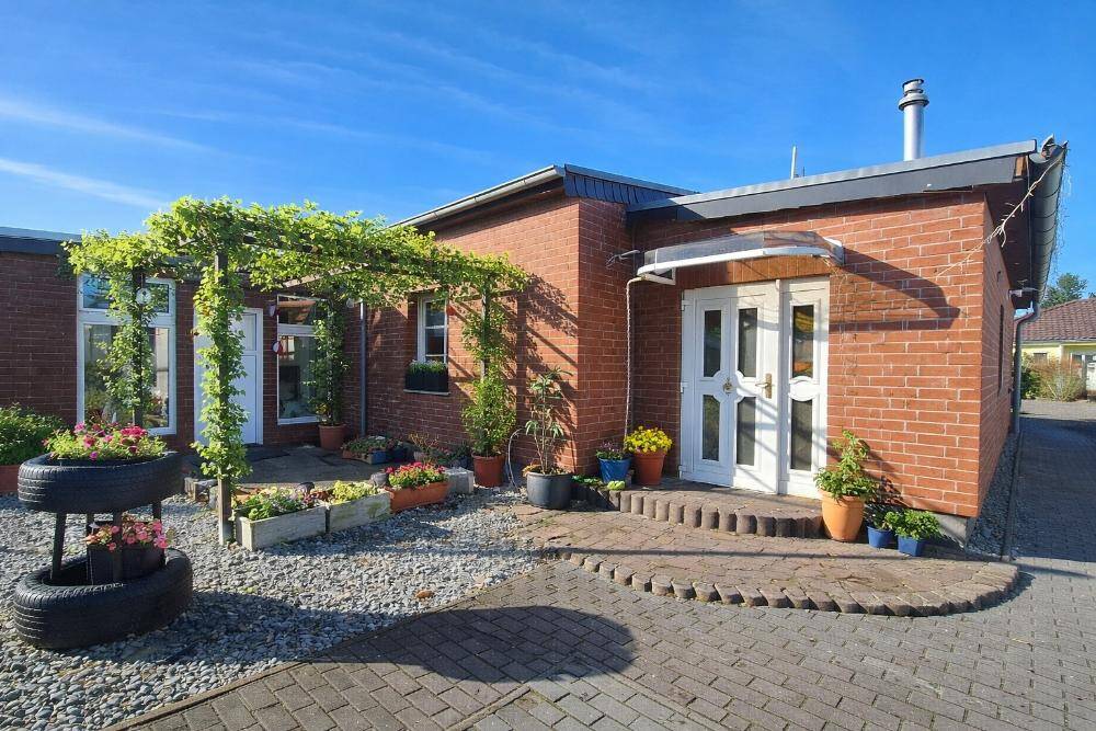 Ebenerdiger Bungalow mit Wintergarten, Gartenhaus und zwei Wohneinheiten – vielseitiges Wohnen auf großem Grundstück, 39288 Burg