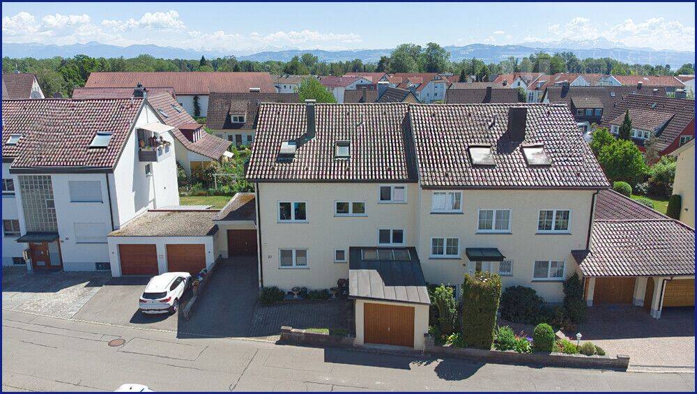 Großzügige Doppelhaushälfte mit Garage und schönem Garten in Langenargen, 88085 Langenargen