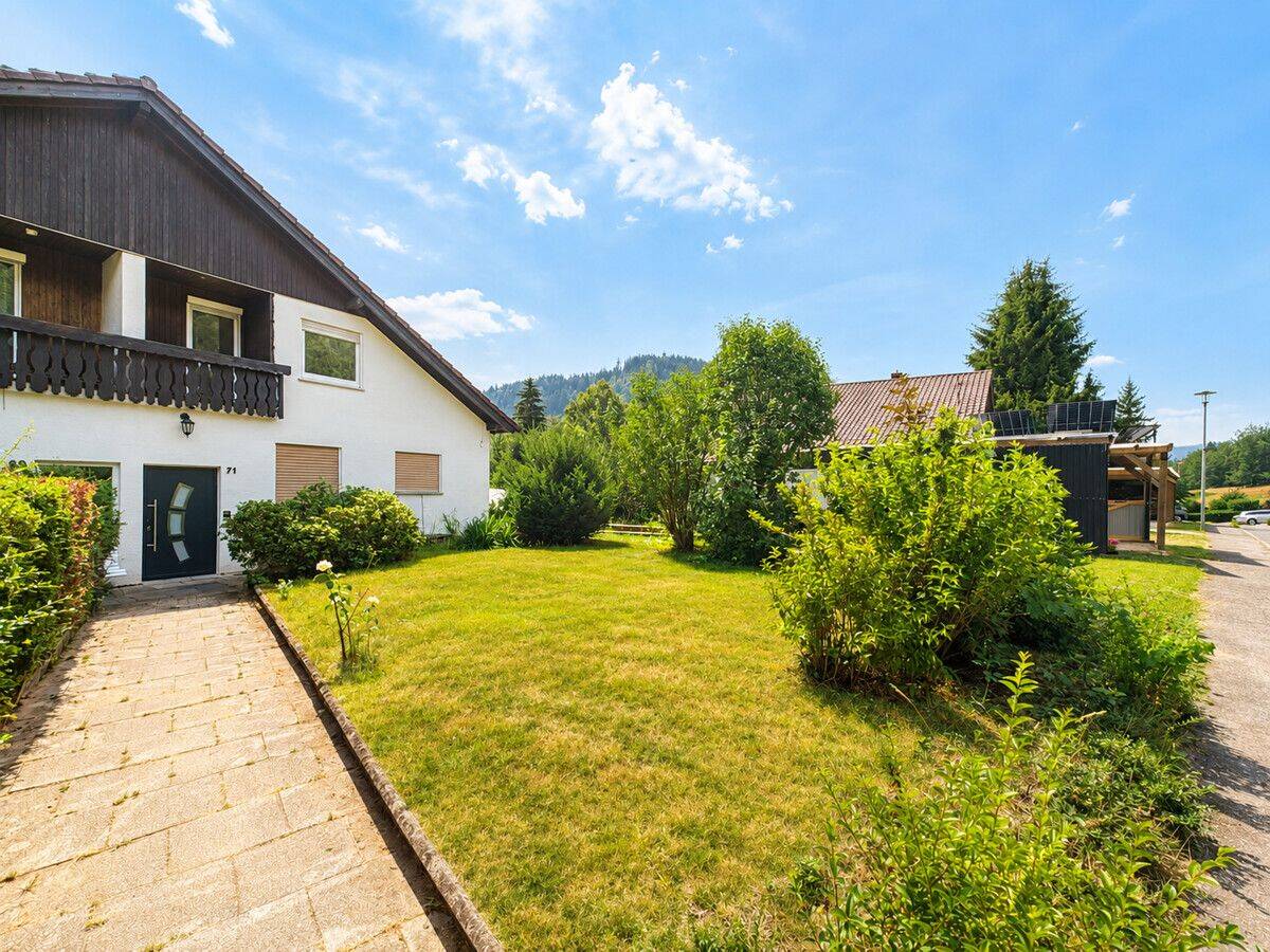 Frisch renovierte Doppelhaushälfte mit Traumblick und Einliegerwohnung in ruhiger Lage, 75323 Bad Wildbad