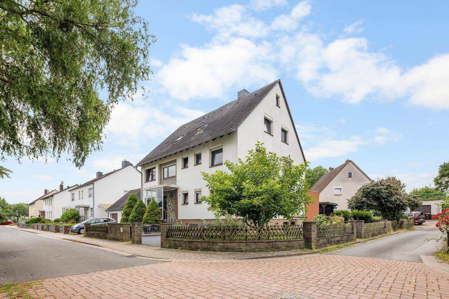 Wohnen und Investieren zugleich: Dreifamilienhaus in Koldingen, 30982 Pattensen