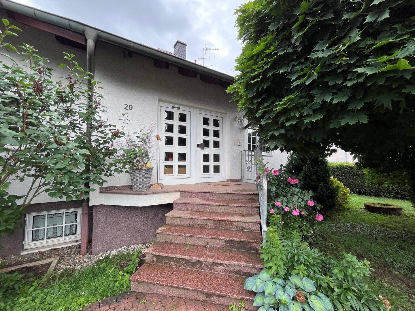 Familienfreundliches Einfamilienhaus mit Garten und Garage in Florstadt-Nieder-Mockstadt, 61197 Florstadt