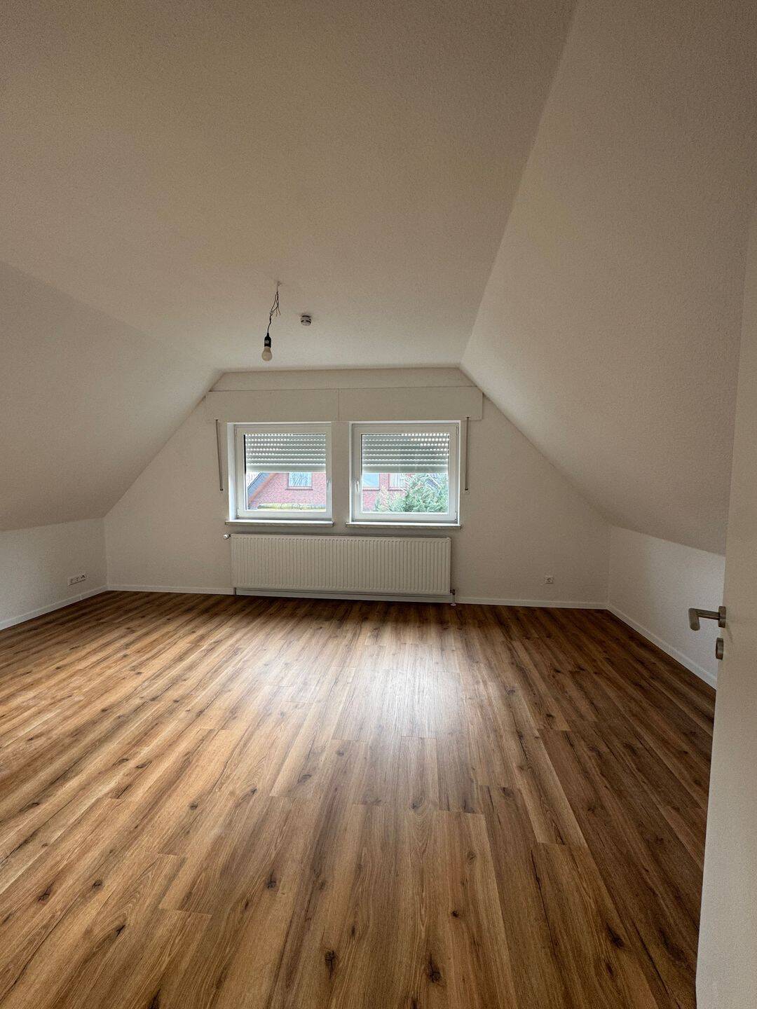 Moderne, kernsanierte 3-Zimmer-DG Wohnung mit EBK & Keller, 49808 Lingen (Ems)