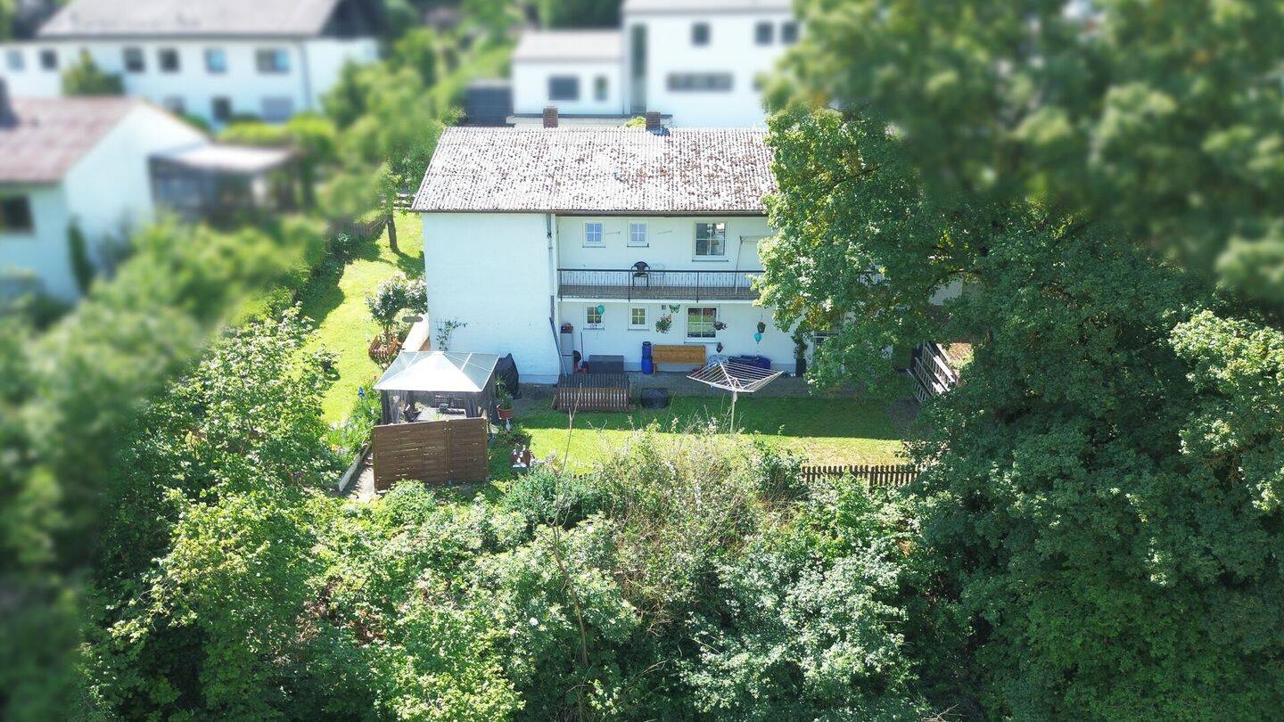 Zweifamilienhaus mit vermieteter Einliegerwohnung und bezugsfreiem Obergeschoss, 93152 Nittendorf