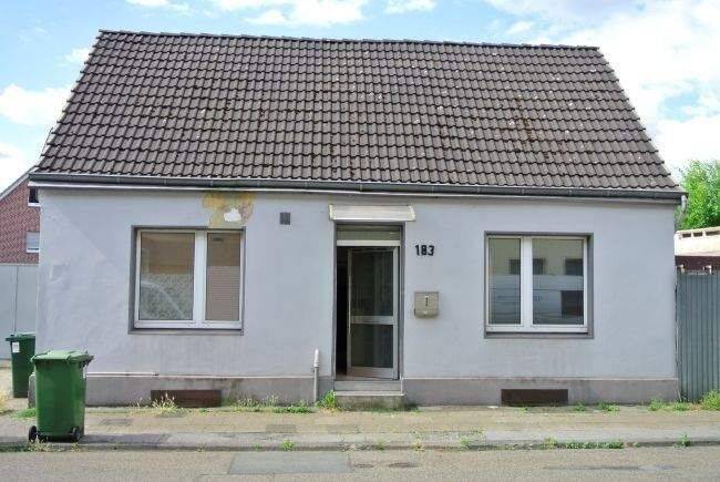 Freistehendes Einfamilien-Haus mit großem Baugrund, 46049 Oberhausen