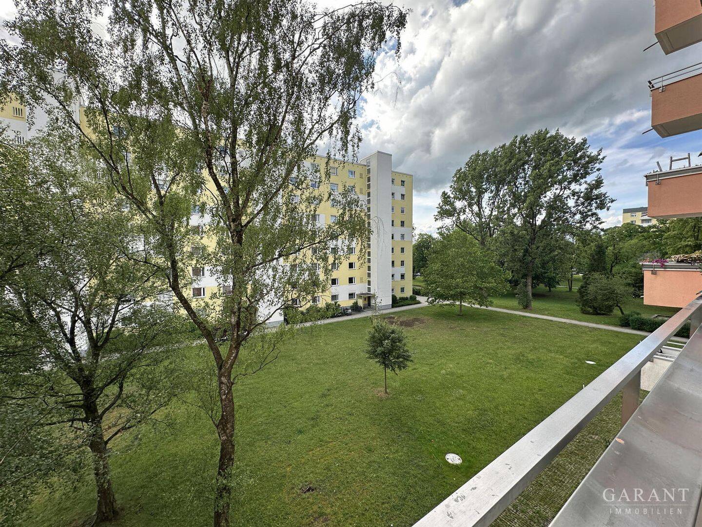 Solide investieren oder selbst einziehen – Nähe Lerchenauer See, 80995 München (Allach-Untermenzing Feldmoching-Hasenbergl Moosach)