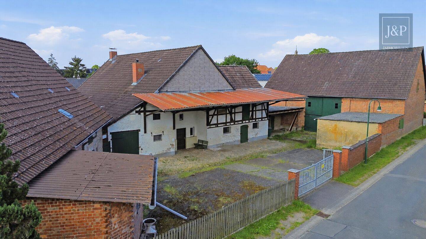 Gepflegter Resthof mit Entwicklungspotential inkl. trägerfreier Scheune in Bortfeld, 38176 Wendeburg