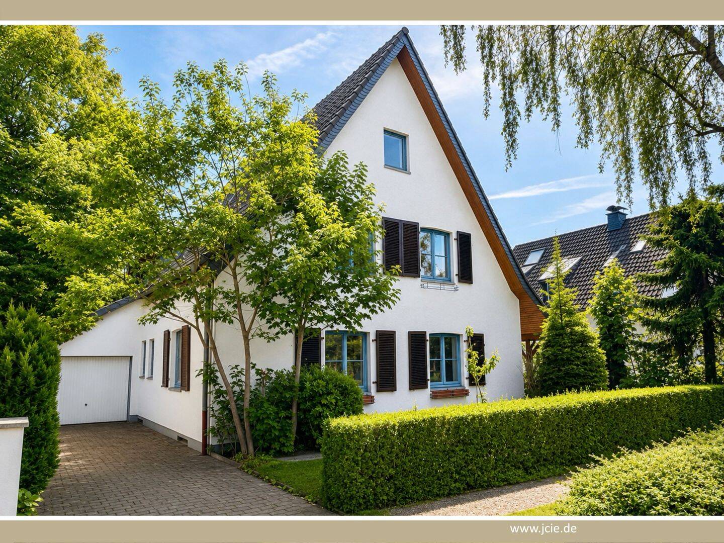 Landhaus im Dornröschenschlaf in bester Lage von Krefeld-Bockum, 47800 Krefeld