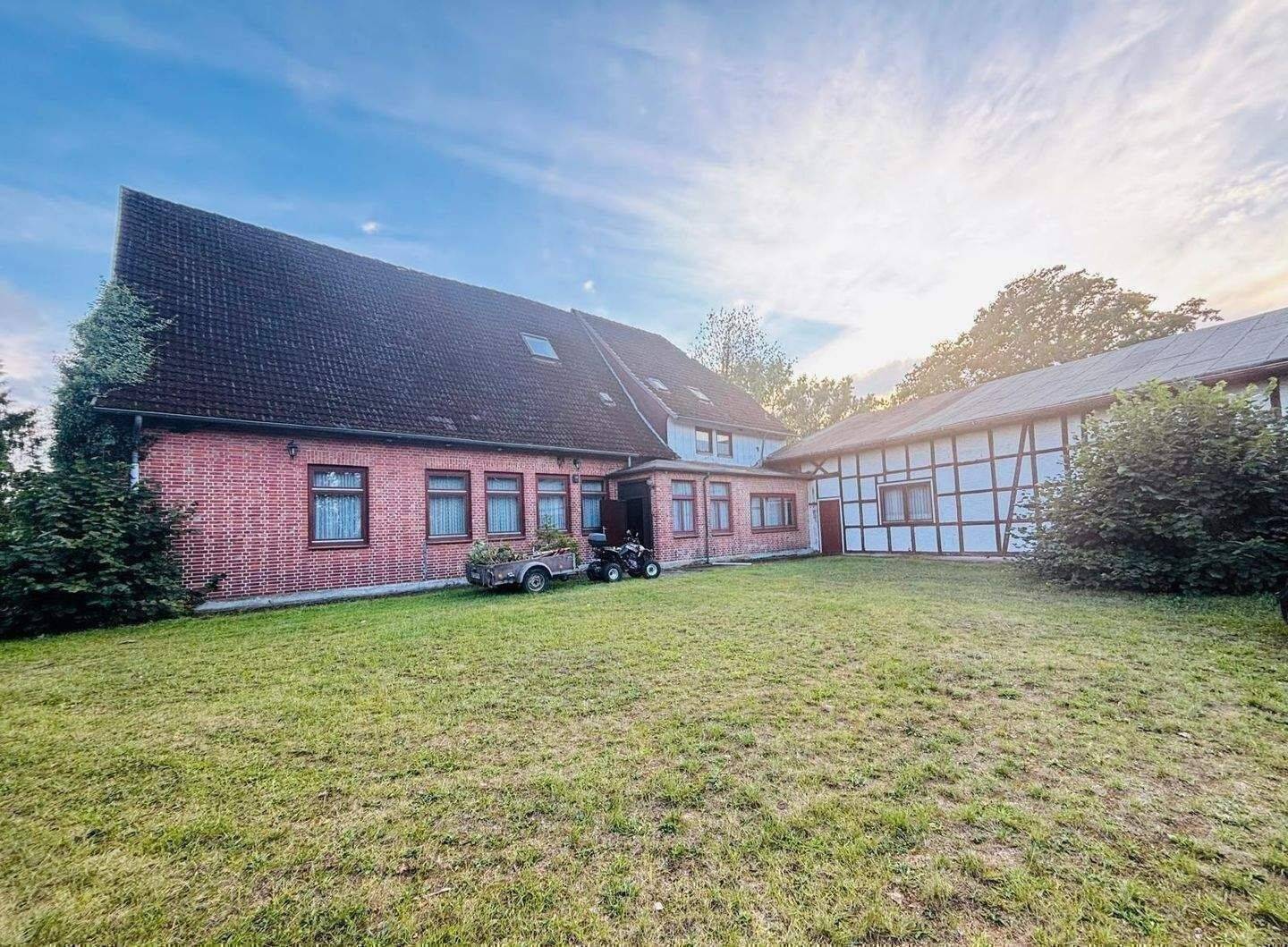 Sanierungsbedürftiges Wohn- und Geschäftshaus mit großem Grundstück, 38539 Müden (Aller)