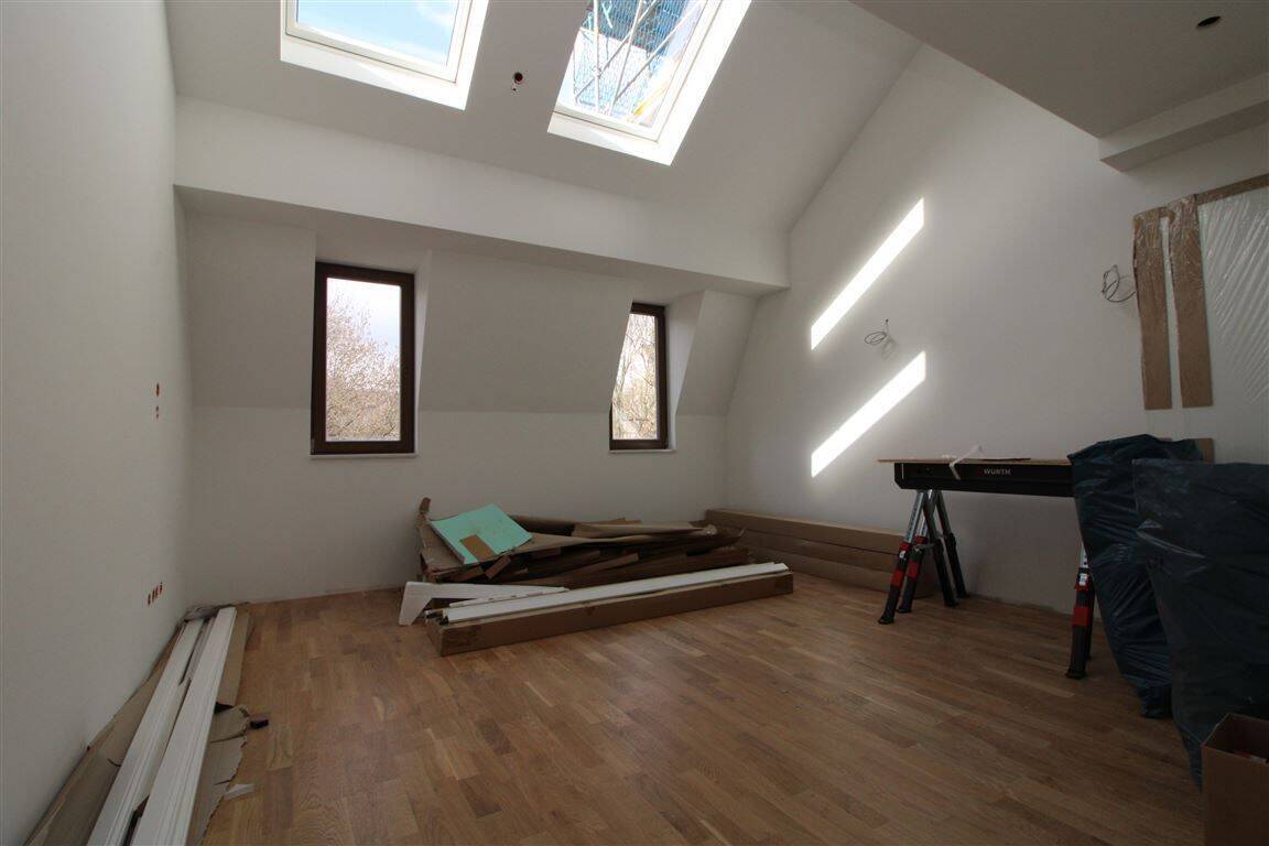 ++6-Zimmer- Wohnung im frisch modernisierten Mehrfamilienhaus++, 8525 Plauen