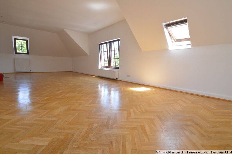 TAUNUSSTR. – Dachgeschosswohnung mit viel Flair und Charisma., 65183 Wiesbaden (Wiesbaden)