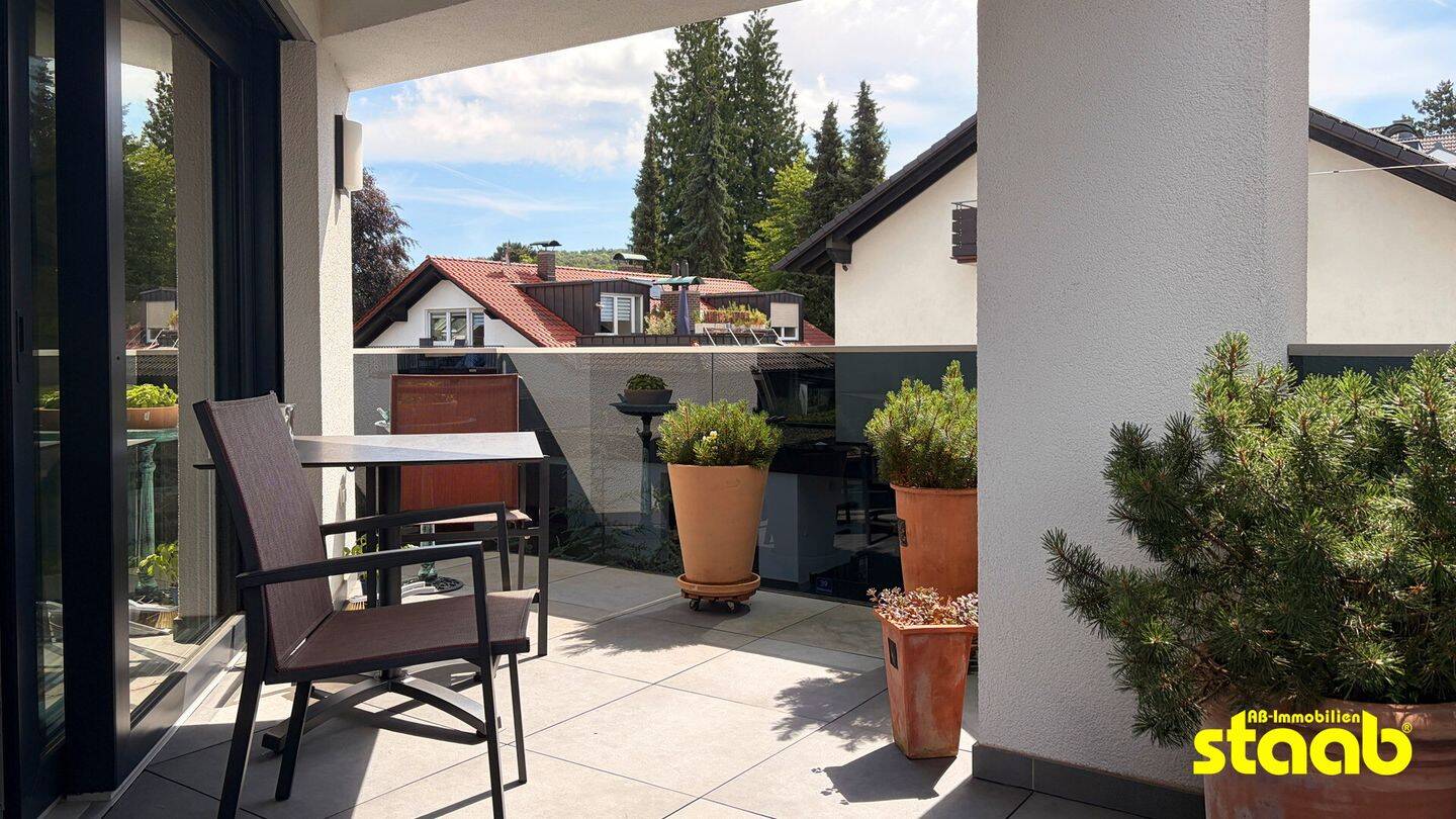 *** EINZIEHEN UND WOHLFÜHLEN! *** NEUWERTIGE 3-ZIMMERWOHNUNG MIT SONNENBALKON!, 63739 Aschaffenburg (Innenstadt Österreicher Kolonie)