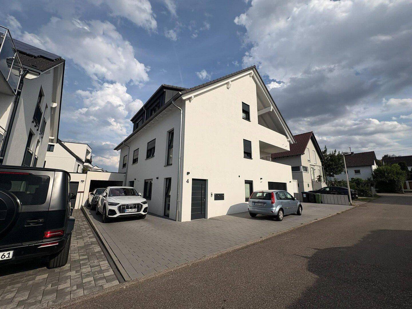 Neuwertige Moderne 2,5-Zimmer-Wohnung mit Balkon und Einbauküche, 72108 Rottenburg am Neckar