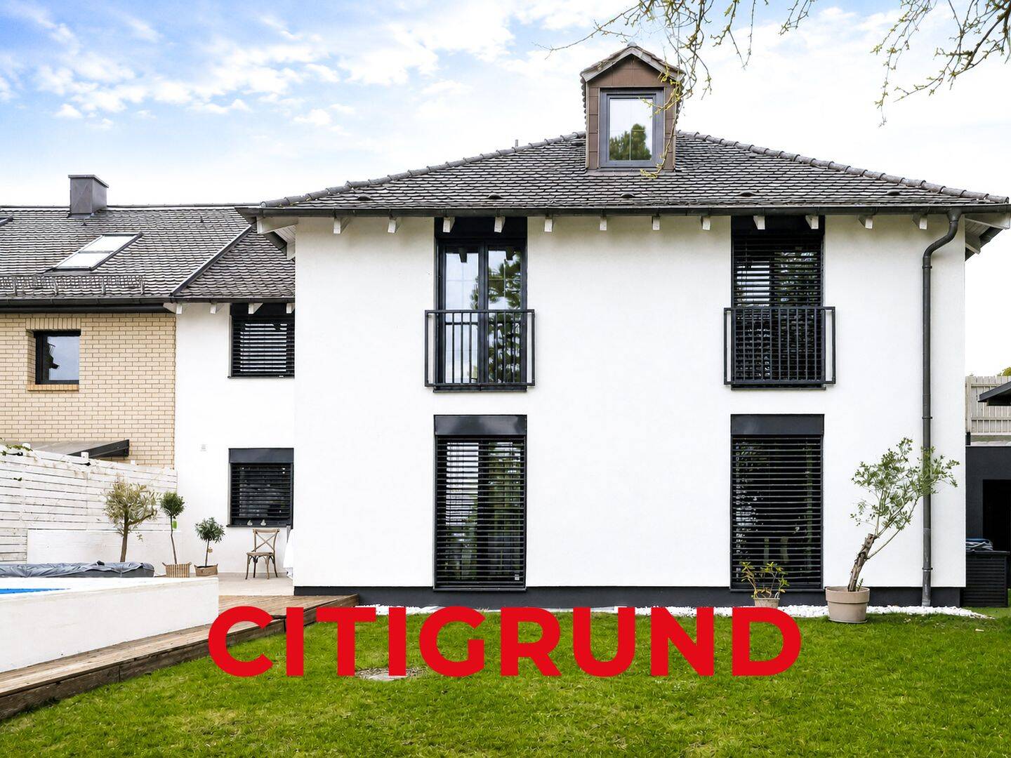 Trudering – Vielseitig. Großzügig. Modernisiert. – Zweifamilienhaus mit erholsamer Poolanlage, 81825 München (Berg am Laim Trudering-Riem)