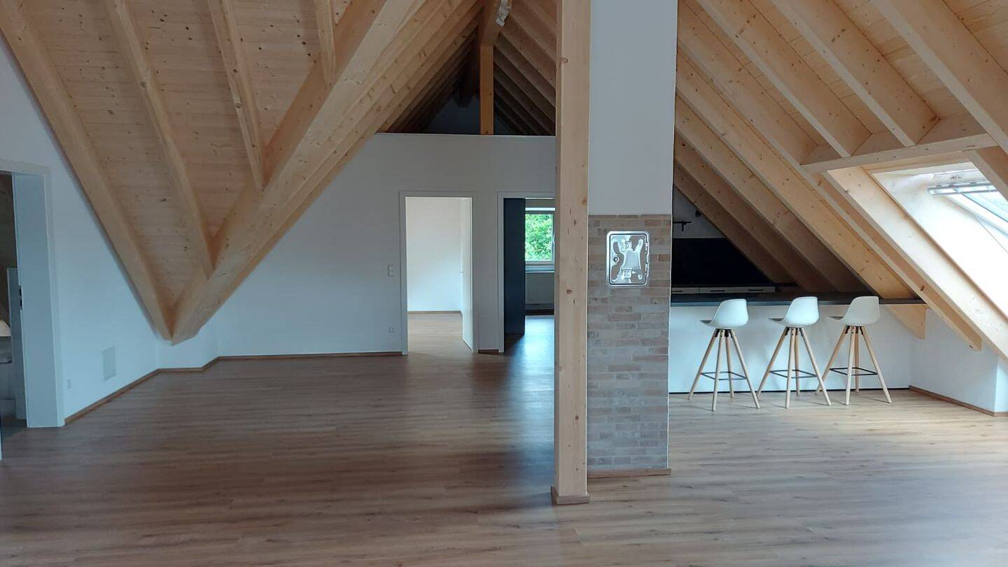 Neue isolierte DG-Wohnung mit Sichtdachstuhl, 73566 Bartholomä