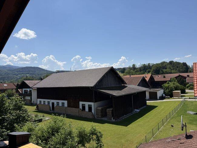 Großweil – Ruhig gelegene und frisch renovierte Dachgeschosswohnung, 82439 Großweil