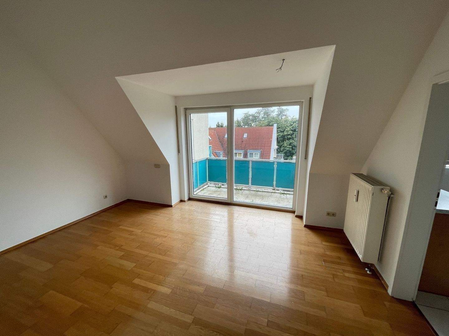 2,5-Zimmer-Galeriewohnung mit Balkon, Einbauküche und Tiefgaragenstellplatz, 90427 Nürnberg