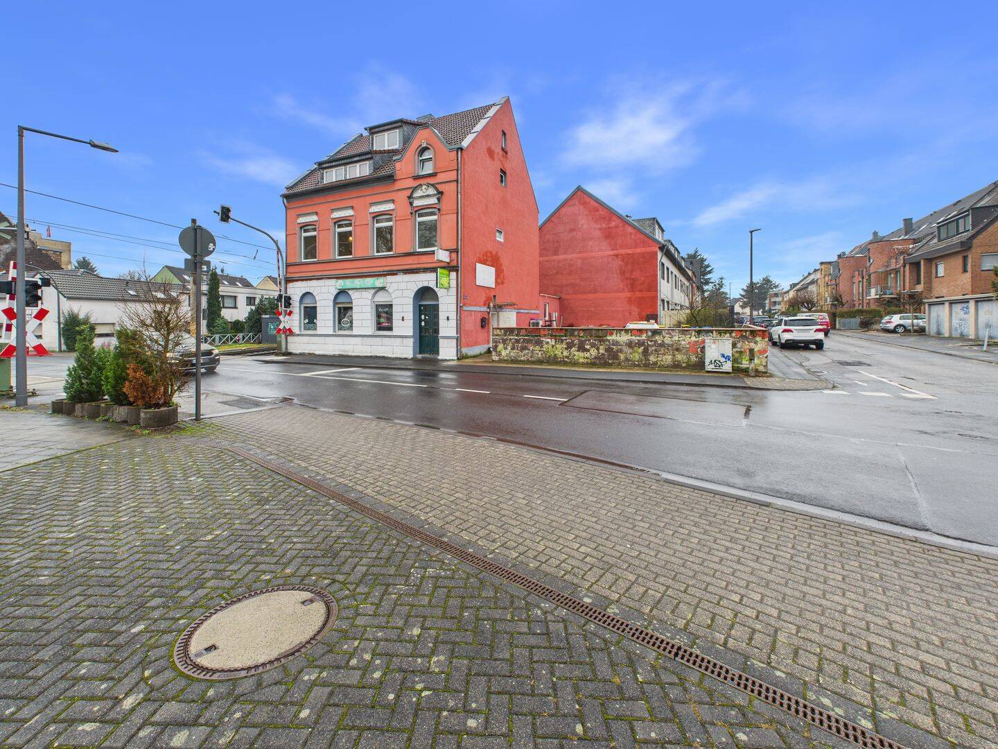 Substanz trifft Chance: Sanierungsbedürftiges Haus mit Erweiterungspotenzial, 51069 Köln (Mülheim Dellbrück Dünnwald Höhenhaus)