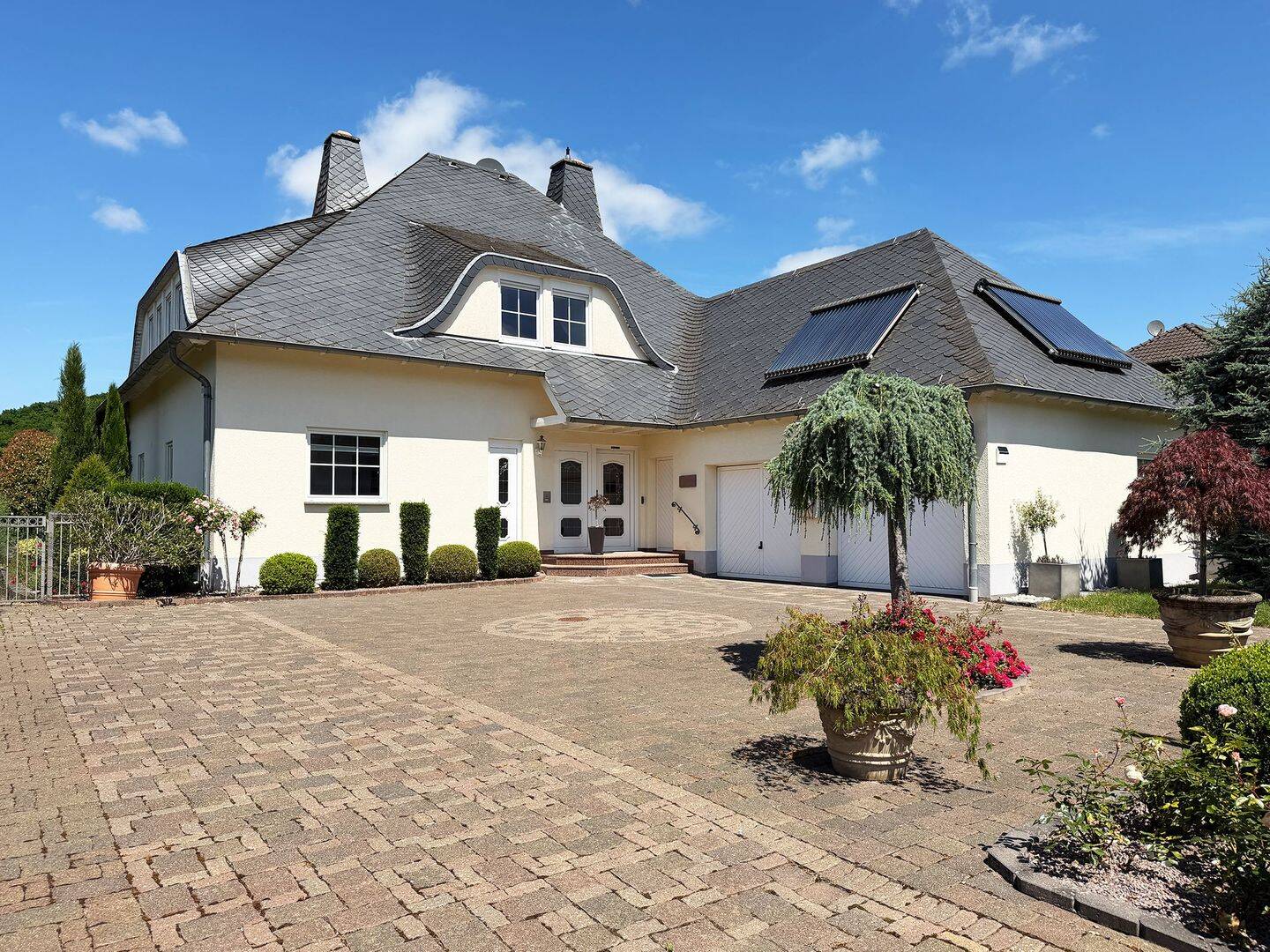 Exklusive Villa mit stilvoller Gartenanlage, 54451 Irsch