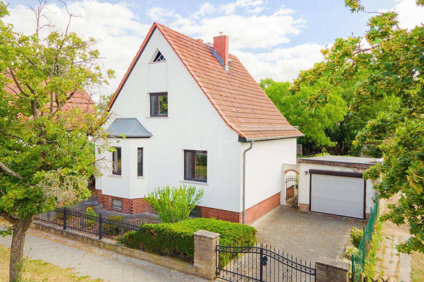 Einfamilienhaus mit Vollkeller und Garage auf großzügigem Grundstück, 12683 Berlin (Marzahn-Hellersdorf Biesdorf Kleingartenanlage Biesenhorst 1)