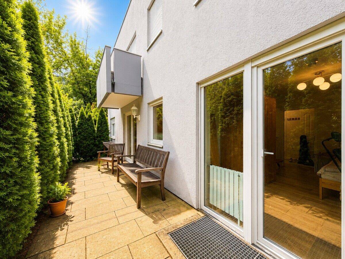 Wunderschöne neue Terrassen-Garten-Wohnung, nach Westen ausgerichtet und mit Einbauküche in Moosach, 80992 München (Moosach Neuhausen-Nymphenburg Pasing-Obermenzing)