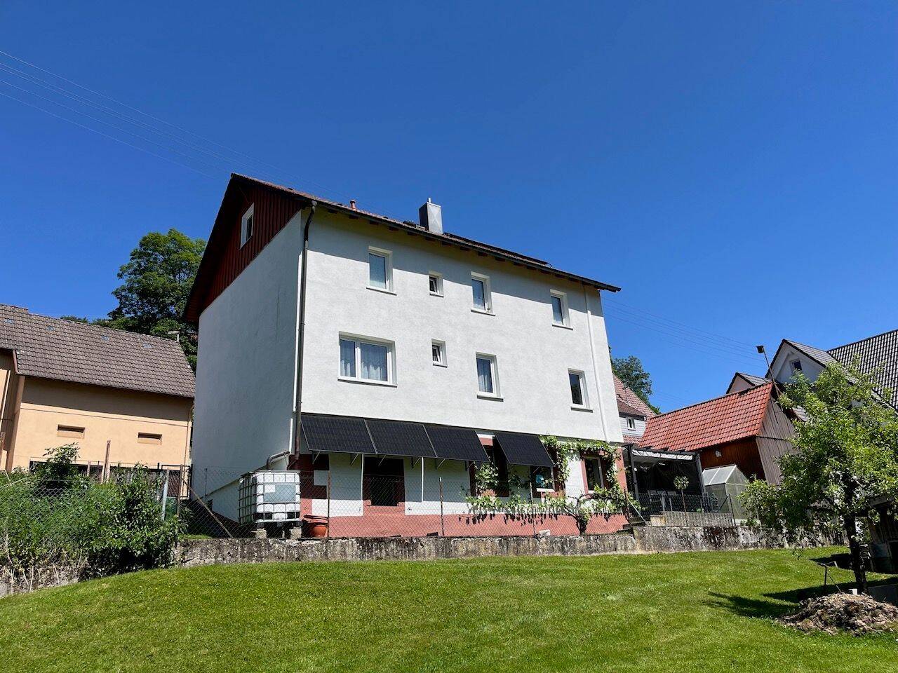 Charmantes Mehrgenerationenhaus mit Garage und schönem Garten, 72290 Loßburg