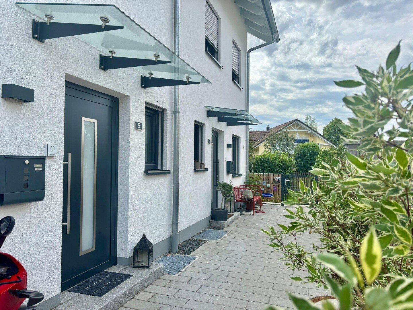 Luxuriöse 2 Zimmer Wohnung mit EBK in Olching, 82140 Olching