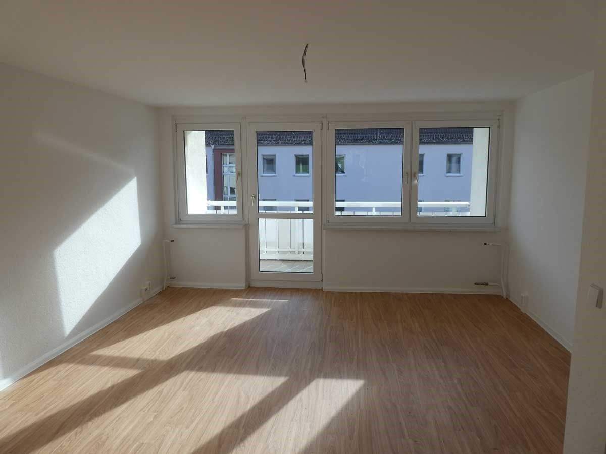 Naundorf, OT Hof…4-Raum-Wohnung mit großem Balkon!, 4769 Naundorf
