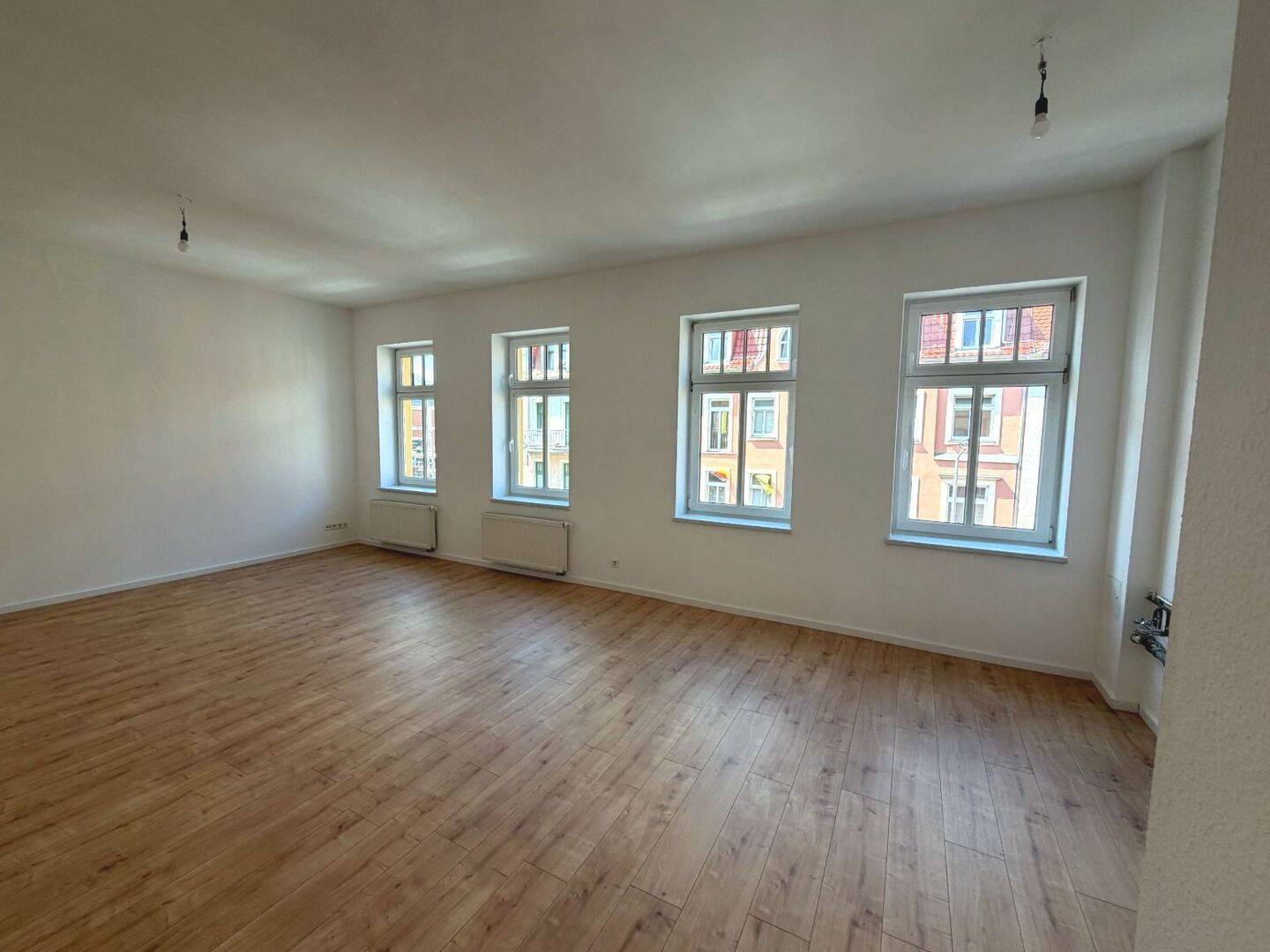 Helle 2-Zimmer-Wohnung mit modernem Bad in Freital, 1705 Freital