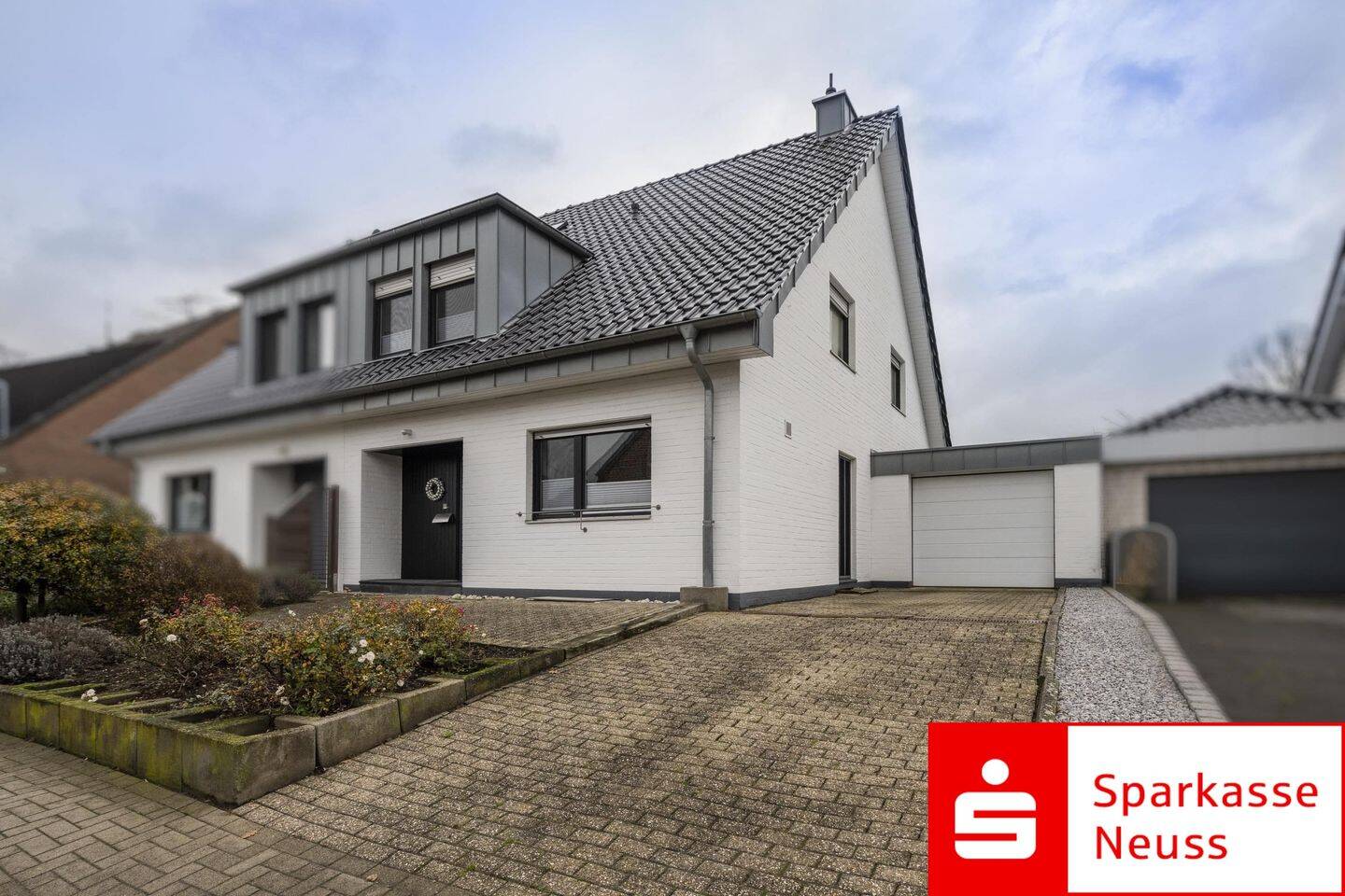 Einfamilienhaus mit Garten, Terrasse und ausgebautem Giebel, 41516 Grevenbroich